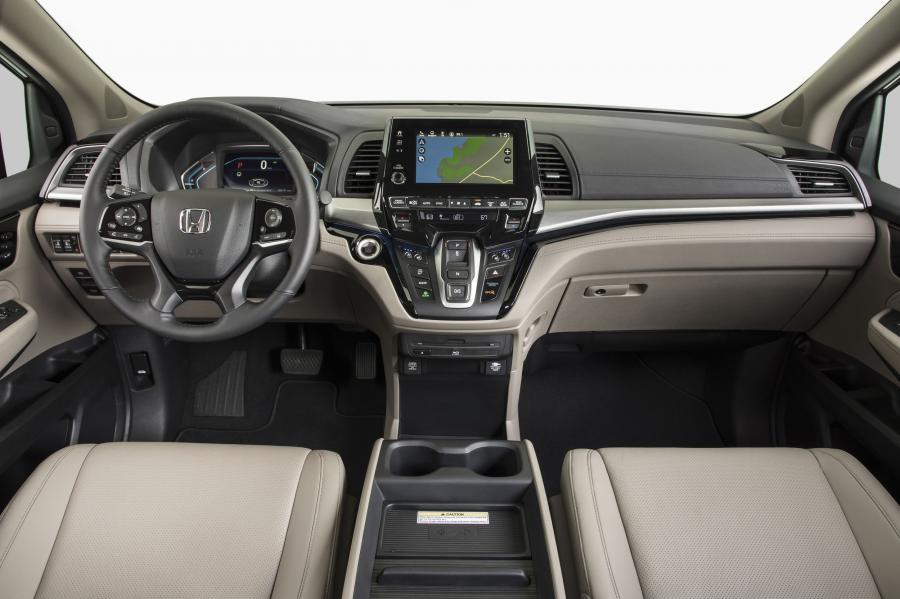 Торпедо Honda Odyssey 2017 года  (фото 124 из 160)